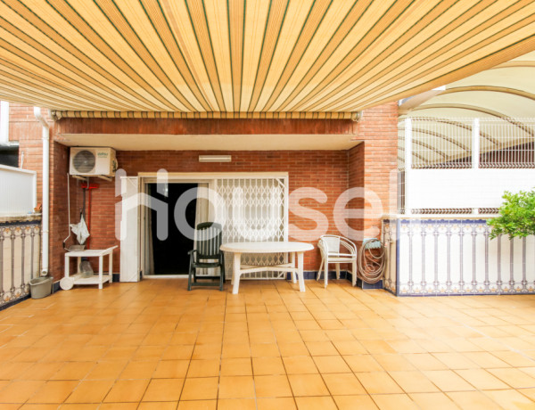 Casa en venta de 320 m² Calle de Prat de la Riba, 08840 Viladecans (Barcelona)