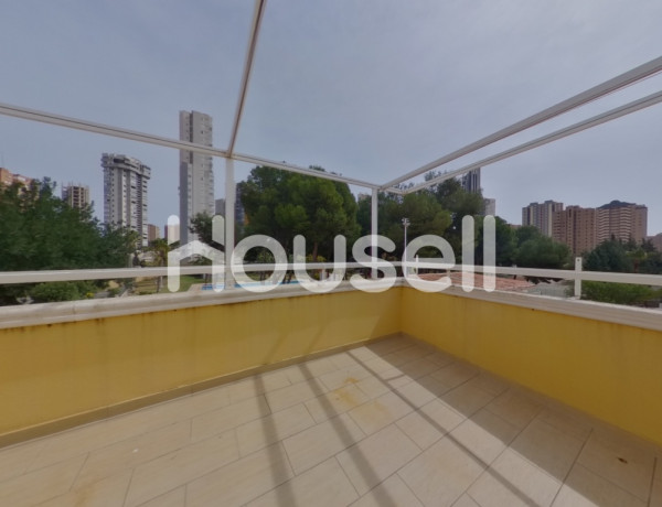 Espectacular chalet pareado de 340m², de superficie con una parcela de 60 m²en   Avenida Las Mimosas, 03509 Benidorm (Alacant)