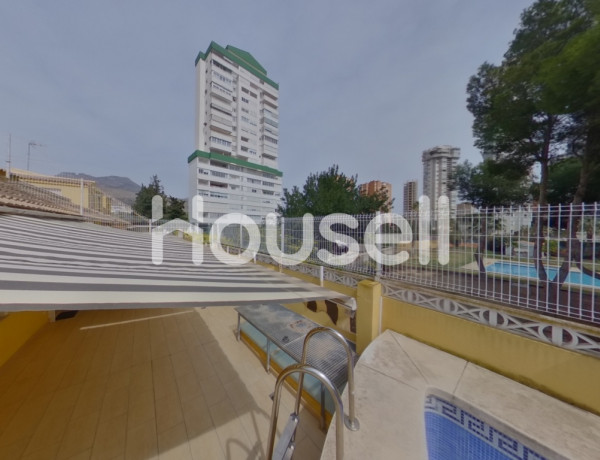 Espectacular chalet pareado de 340m², de superficie con una parcela de 60 m²en   Avenida Las Mimosas, 03509 Benidorm (Alacant)