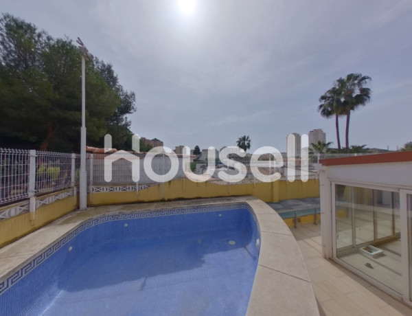 Espectacular chalet pareado de 340m², de superficie con una parcela de 60 m²en   Avenida Las Mimosas, 03509 Benidorm (Alacant)