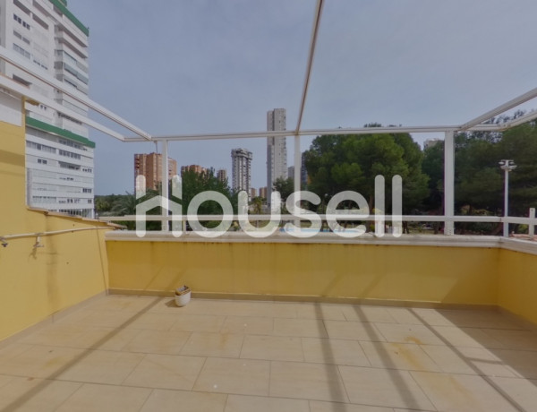 Espectacular chalet pareado de 340m², de superficie con una parcela de 60 m²en   Avenida Las Mimosas, 03509 Benidorm (Alacant)