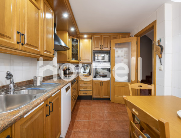 Chalet adosado en venta de 235 m² Calle General Herrera, 28805 Alcalá de Henares (Madrid)