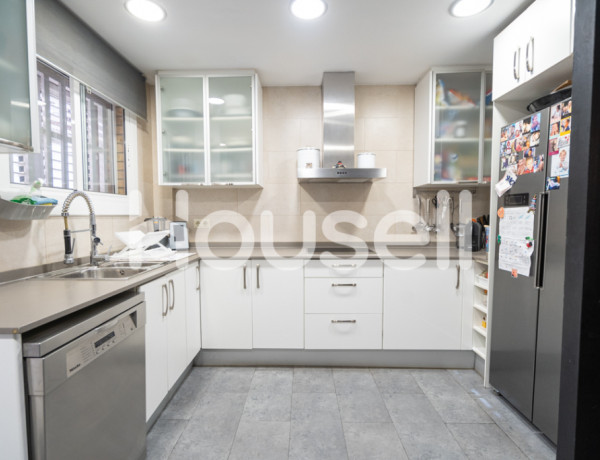 Casa en venta de 190 m² Avenida Ramón Berenguer, 08924 Santa Coloma de Gramenet (Barcelona)