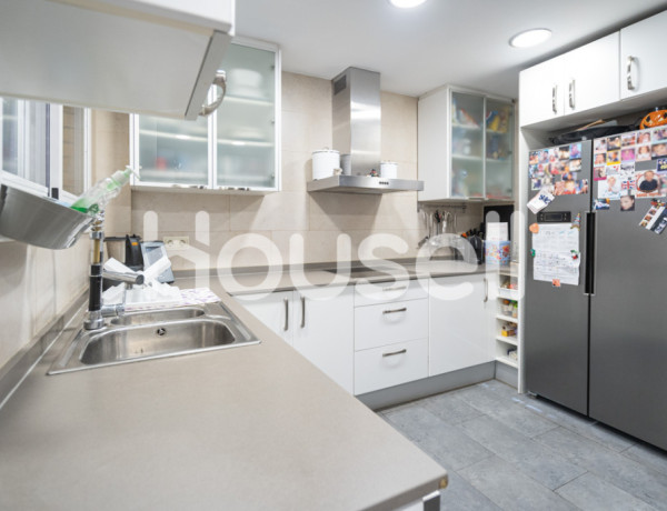 Casa en venta de 190 m² Avenida Ramón Berenguer, 08924 Santa Coloma de Gramenet (Barcelona)