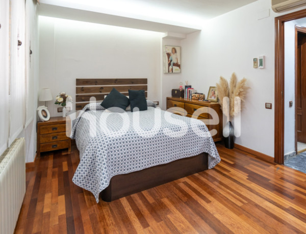 Casa en venta de 190 m² Avenida Ramón Berenguer, 08924 Santa Coloma de Gramenet (Barcelona)