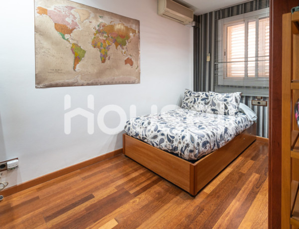 Casa en venta de 190 m² Avenida Ramón Berenguer, 08924 Santa Coloma de Gramenet (Barcelona)