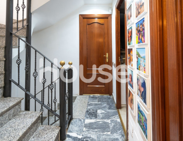 Casa en venta de 190 m² Avenida Ramón Berenguer, 08924 Santa Coloma de Gramenet (Barcelona)