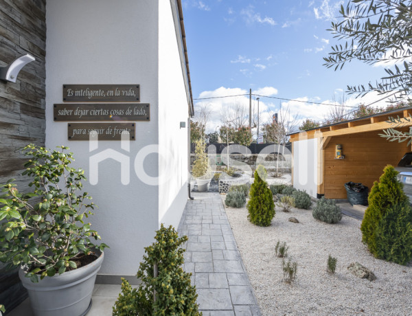 Chalet en venta de 196 m² Calle Pradera, 28210 Valdemorillo (Madrid)