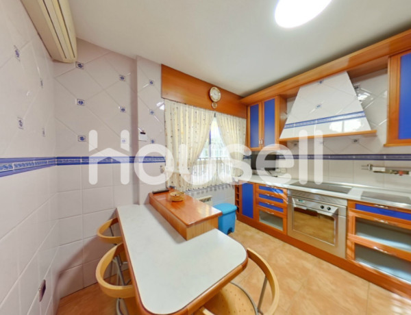 Chalet adosado en venta de 182 m² Calle Moscú, 28822 Coslada (Madrid)