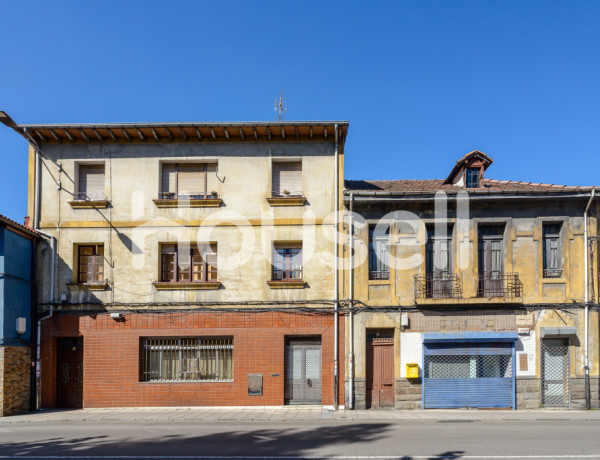 Espectacular casa  de 386 m² de superficie y 664 m²  de parcela en  Calle La Nozaleda, 33900 Langreo (Asturias)