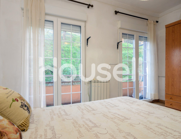 Town house For sell in Mieres in Girona 