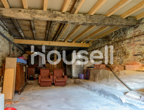 Town house For sell in Mieres in Girona 