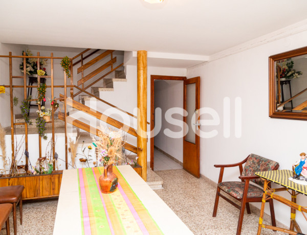 Gran casa rústica de 304 m² de superficie y 304 m² de parcela situada en Calle Medio, 50780 Sástago (Zaragoza)