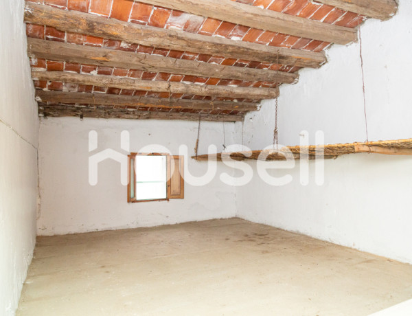 Gran casa rústica de 304 m² de superficie y 304 m² de parcela situada en Calle Medio, 50780 Sástago (Zaragoza)