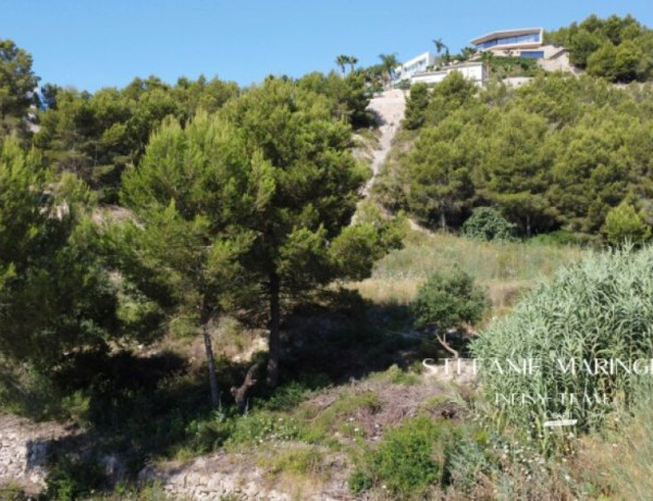 En venta solar urbano de 1350m2 en urbanización de lujo entre Calpe y Moraira