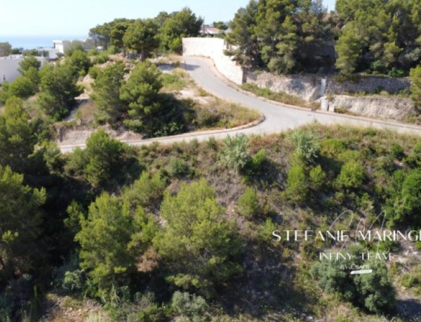 En venta solar urbano de 1350m2 en urbanización de lujo entre Calpe y Moraira