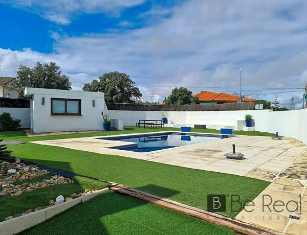 CHALET EN VENTA CON PISCINA, JARDÍN Y LAS MEJORES VISTAS DE LA RAYA DEL PALANCAR (VILLANUEVA DE LA CAÑADA)