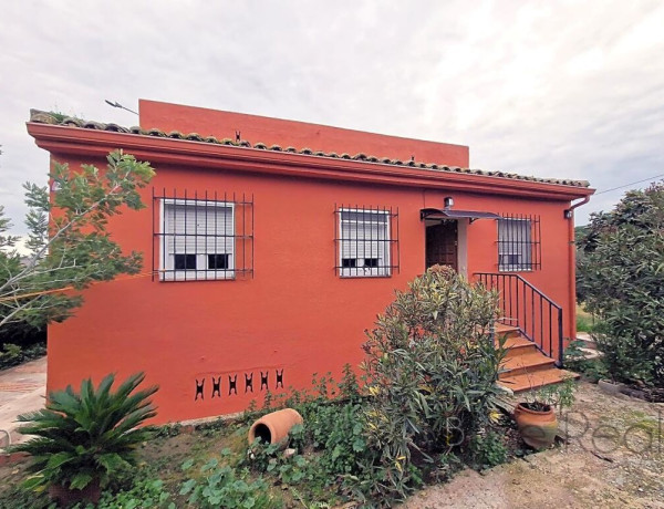 CHALET INDEPENDIENTE DENTRO DE 1,6 HECTÁREAS DE TERRENO RÚSTICO EN VILLANUEVA DE LA CAÑADA (MADRID).