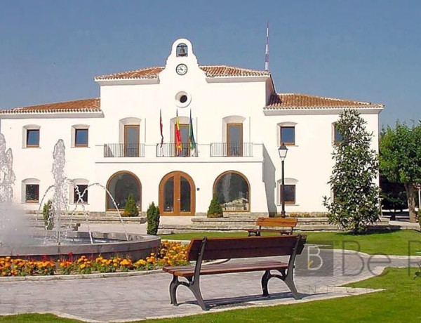 EN ALQUILER LOCAL COMERCIAL CON GRANDES POSIBILIDADES EN VILLANUEVA DE LA CAÑADA (MADRID).