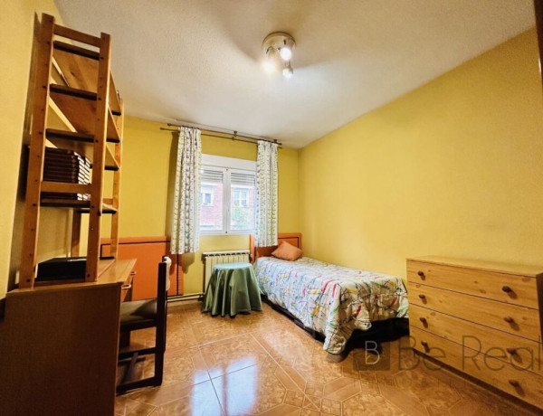 EN VENTA AMPLIA VIVIENDA EN VALLECAS (MADRID).