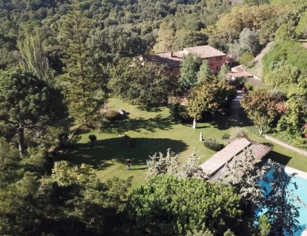 Preciosa Masía del siglo XVII rodeada de bosque en el corazón del Montnegre