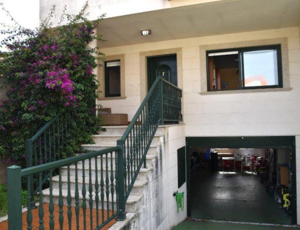 Magnífico chalet  adosado con terraza a dos minutos de la playa .