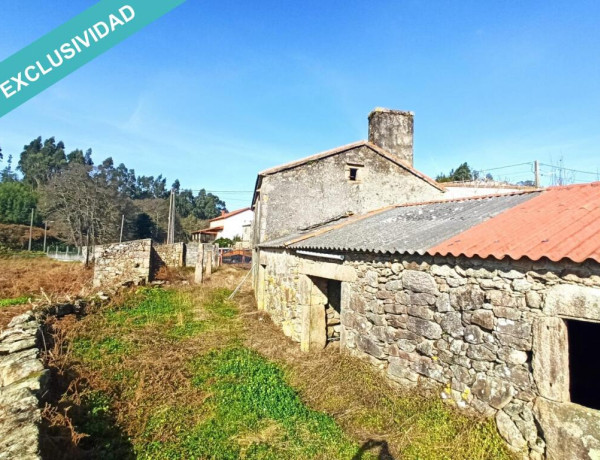 Edificaciones para restaurar en el lugar de A Grixa.