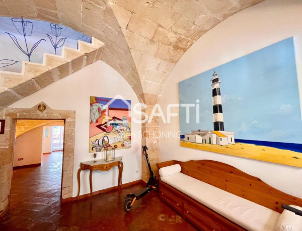 Majestuosa vivienda con licencia turistica en casco antiguo de Ciutadella.