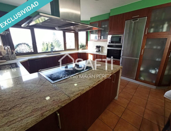 CASA CHALET CON TERRENO EN BRETAL ( RIBEIRA )