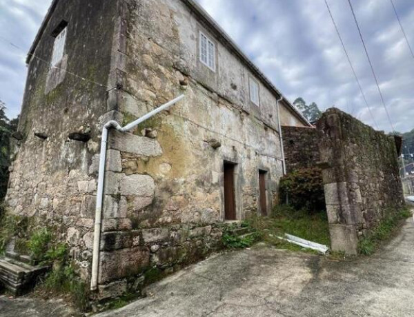 CASA A REFORMAR EN EL LUGAR DE LOXO ARRIBA, BOIRO (A CORUÑA)