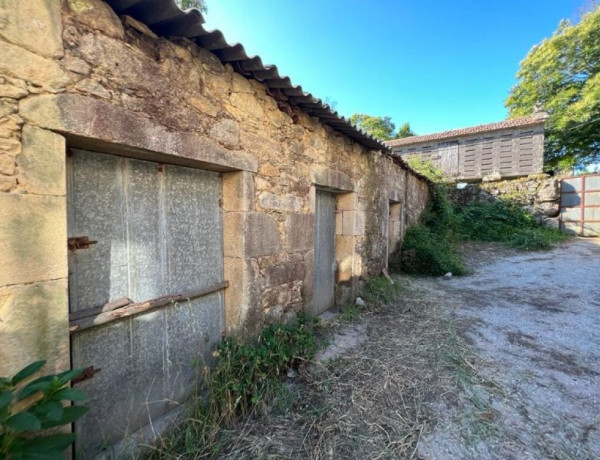 CASA TRADICIONAL GALLEGA, con ,más de 7.000 m2 de terreno urbano!