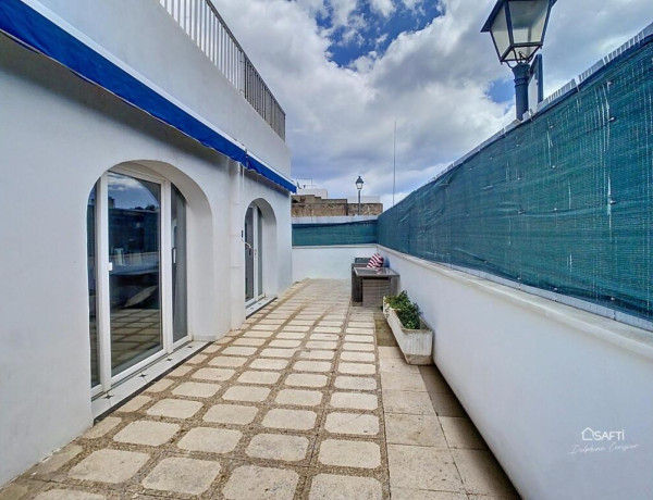 3 casas en el centro de Cala d'Or. Casa en planta baja y 2 pisos en primera planta