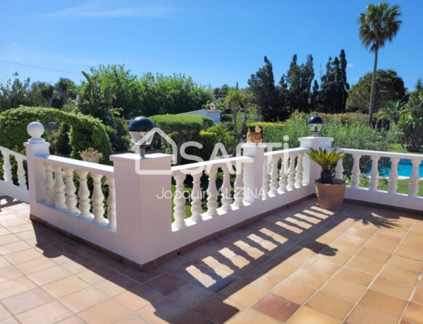 Magnífica y espaciosa casa de campo con piscina.