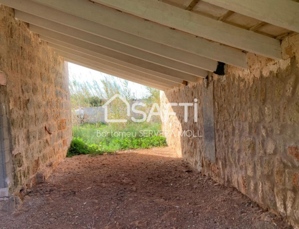 TERRENO DE CASI 8000 MTS2 CON CONSTRUCCIÓN REFORMADA MUY CERCA DE LA CIUDAD