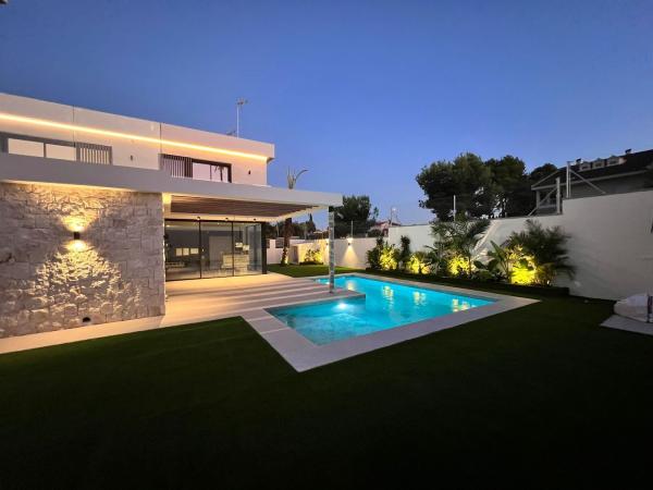 Casa o chalet independiente en venta en avenida Torrevieja Mz II, 27