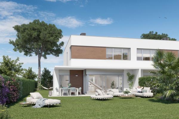 Chalet adosado en venta en calle Ainsa, 2