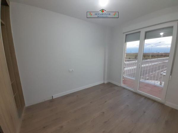 Chalet adosado en venta en calle Valencia, 18