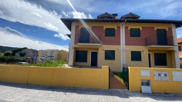 Chalet pareado en venta en calle Concepción Arenal, 34-, 48