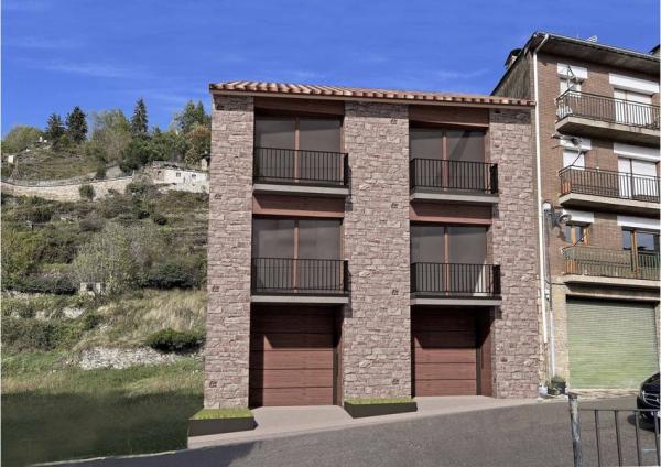 Chalet adosado en venta en calle Canigó, 13