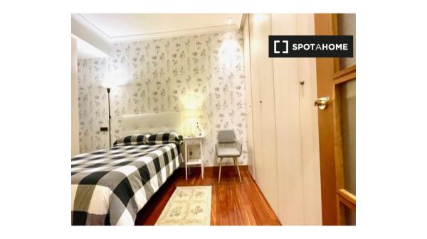 Spacious, cozy and very comfortable exterior room