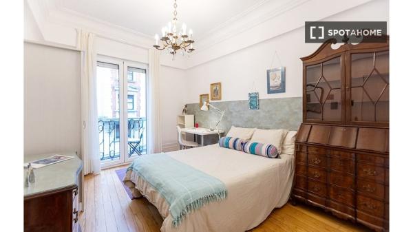 Quarto elegante em apartamento de 7 quartos em Indautxu, Bilbao