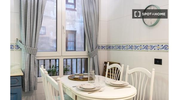 Stylish room in 7-bedroom apartment in Indautxu, Bilbao