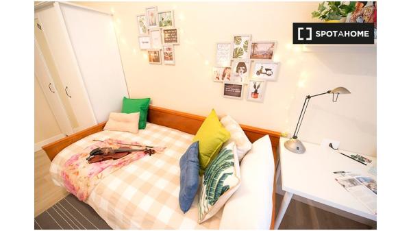 Quarto em apartamento de 3 quartos em Begoña, Bilbao