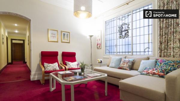 Chambre confortable dans une maison de 7 chambres à Abando, Bilbao