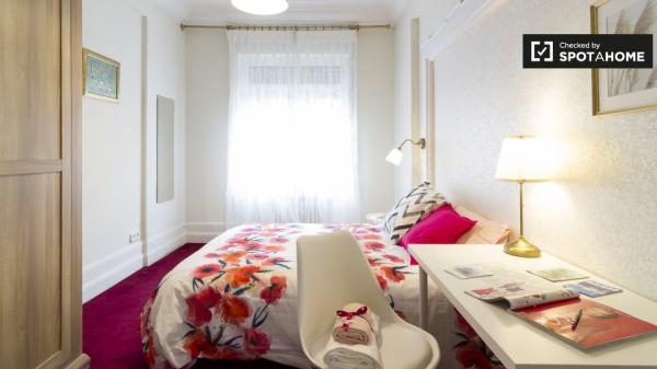 Geräumiges Zimmer in einem Haus mit 7 Schlafzimmern in Abando, Bilbao