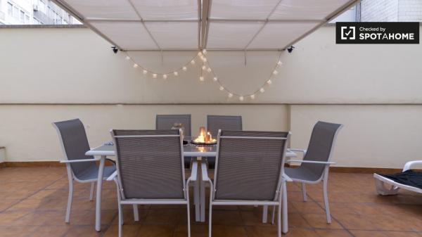 Habitación moderna en un apartamento de 8 dormitorios en Abando, Bilbao