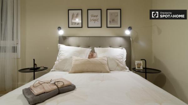 Chambre élégante dans un appartement de 8 chambres à Abando, Bilbao