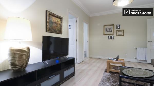 Chambre élégante dans un appartement de 8 chambres à Abando, Bilbao