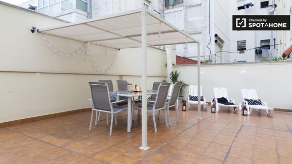 Chambre élégante dans un appartement de 8 chambres à Abando, Bilbao