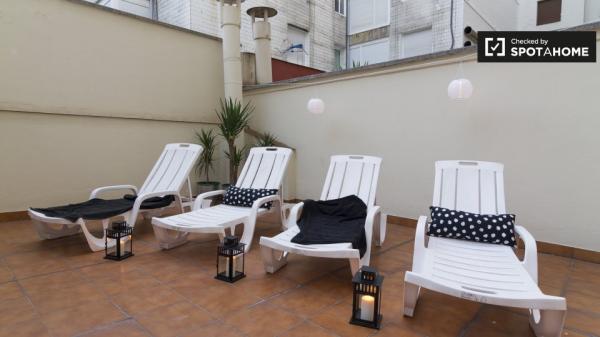 Chambre élégante dans un appartement de 8 chambres à Abando, Bilbao